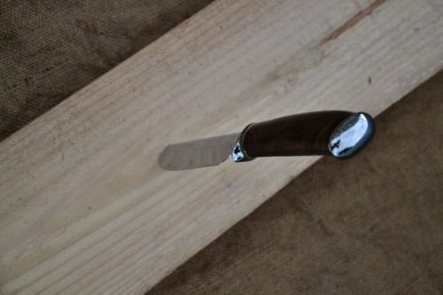Нож Промысловый - сталь D2, мельхиоровое литьё, корень ореха.